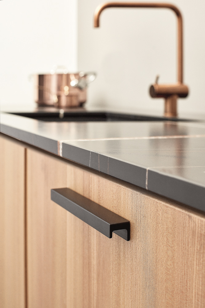 Furnipart – Station Handle – greb i aluminium børstet mat sort CC160mm L190mm